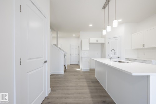 8639 97 Avenue, Morinville, AB - Indoor Photo Showing Kitchen