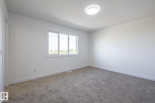 8639 97 Avenue, Morinville, AB - Indoor Photo Showing Other Room