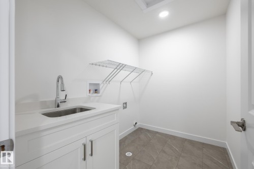 8639 97 Avenue, Morinville, AB - Indoor