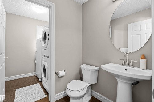 56 5317 3 Avenue, Edmonton, AB - Indoor Photo Showing Bathroom