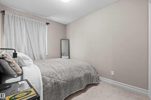 56 5317 3 Avenue, Edmonton, AB - Indoor Photo Showing Bedroom