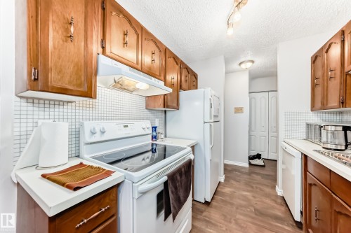 305 14004 26 Street, Edmonton, AB - Indoor Photo Showing Kitchen