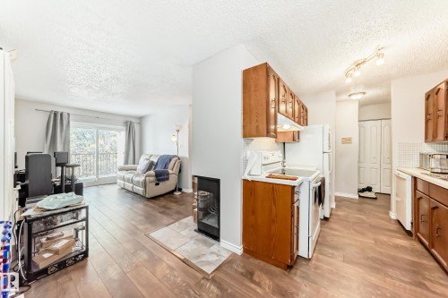 305 14004 26 Street, Edmonton, AB - Indoor Photo Showing Kitchen
