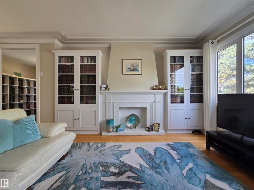 13207 109 Avenue, Edmonton, AB - Indoor