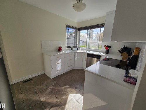 13207 109 Avenue, Edmonton, AB - Indoor