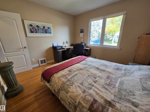 13207 109 Avenue, Edmonton, AB - Indoor Photo Showing Bedroom