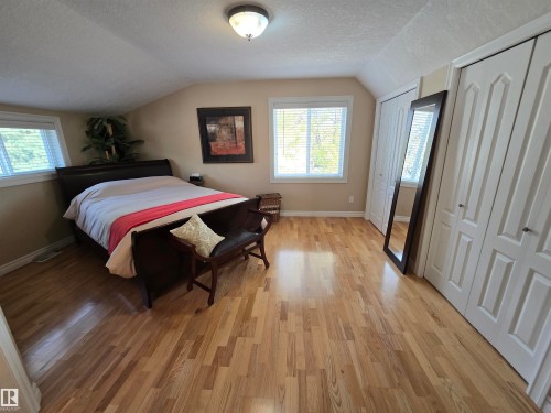13207 109 Avenue, Edmonton, AB - Indoor Photo Showing Bedroom