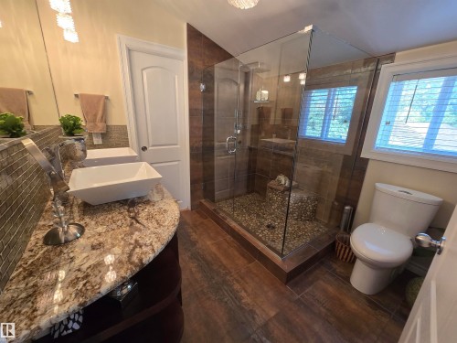 13207 109 Avenue, Edmonton, AB - Indoor Photo Showing Bathroom