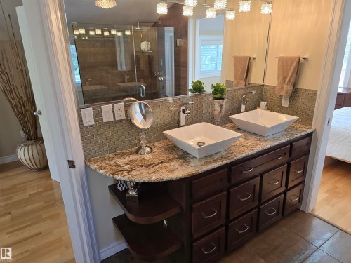 13207 109 Avenue, Edmonton, AB - Indoor Photo Showing Bathroom