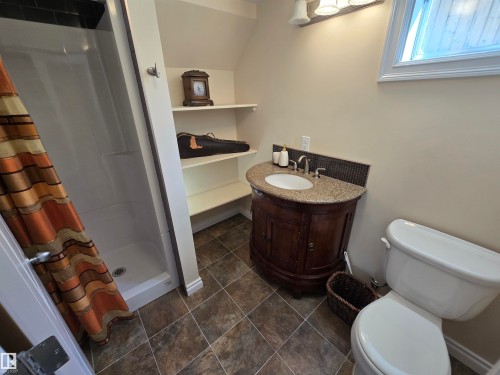 13207 109 Avenue, Edmonton, AB - Indoor Photo Showing Bathroom