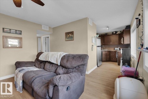 4 9650 82 Avenue, Edmonton, AB - Indoor