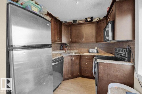 4 9650 82 Avenue, Edmonton, AB - Indoor Photo Showing Kitchen With Double Sink