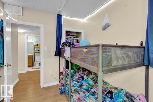 4 9650 82 Avenue, Edmonton, AB - Indoor