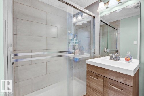4 9650 82 Avenue, Edmonton, AB - Indoor Photo Showing Bathroom