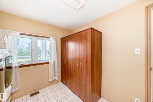 25027 Twp Rd 484, Rural Leduc County, AB - Indoor