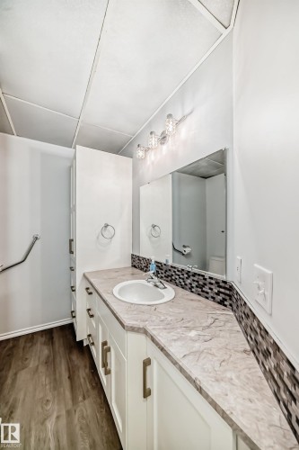 25027 Twp Rd 484, Rural Leduc County, AB - Indoor Photo Showing Bathroom