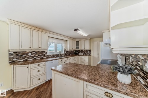 25027 Twp Rd 484, Rural Leduc County, AB - Indoor Photo Showing Kitchen