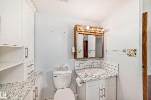 25027 Twp Rd 484, Rural Leduc County, AB - Indoor Photo Showing Bathroom