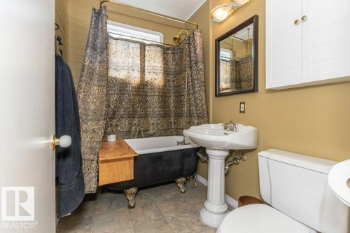 13539 110A Avenue, Edmonton, AB - Indoor Photo Showing Bathroom