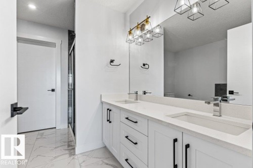 5018 53 Ave, Calmar, AB - Indoor Photo Showing Bathroom