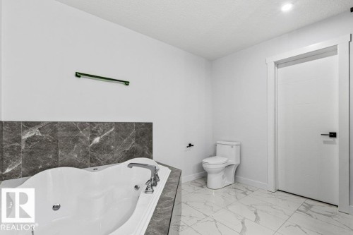 5018 53 Ave, Calmar, AB - Indoor Photo Showing Bathroom