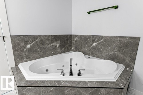 5018 53 Ave, Calmar, AB - Indoor Photo Showing Bathroom