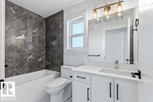 5018 53 Ave, Calmar, AB - Indoor Photo Showing Bathroom