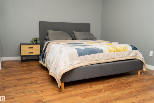 12070 25 Avenue, Edmonton, AB - Indoor Photo Showing Bedroom
