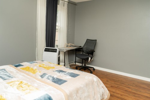 12070 25 Avenue, Edmonton, AB - Indoor Photo Showing Bedroom