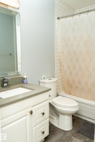 12070 25 Avenue, Edmonton, AB - Indoor Photo Showing Bathroom