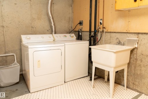 12070 25 Avenue, Edmonton, AB - Indoor Photo Showing Laundry Room