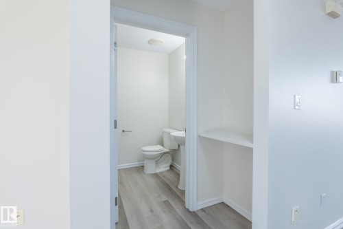 2912 31 Street, Edmonton, AB - Indoor Photo Showing Bathroom