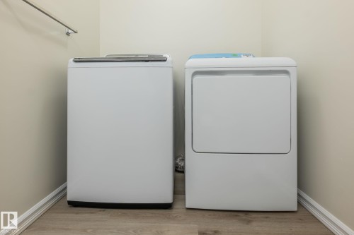 2912 31 Street, Edmonton, AB - Indoor Photo Showing Laundry Room