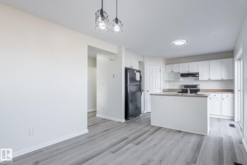 2912 31 Street, Edmonton, AB - Indoor Photo Showing Kitchen