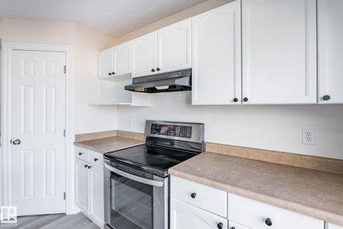 2912 31 Street, Edmonton, AB - Indoor Photo Showing Kitchen