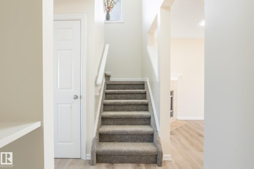 2912 31 Street, Edmonton, AB - Indoor Photo Showing Other Room