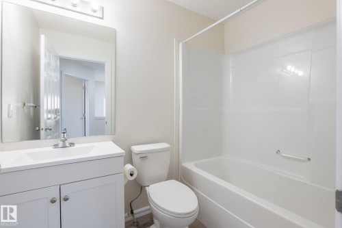 2912 31 Street, Edmonton, AB - Indoor Photo Showing Bathroom