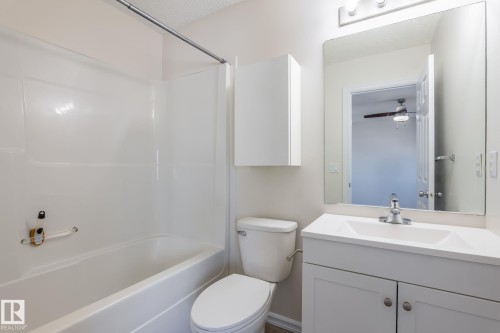 2912 31 Street, Edmonton, AB - Indoor Photo Showing Bathroom