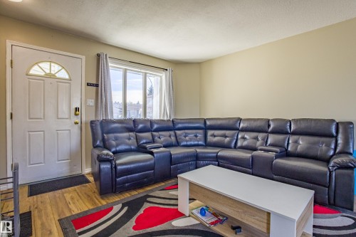 1534 49A Street Nw, Edmonton, AB - Indoor Photo Showing Living Room