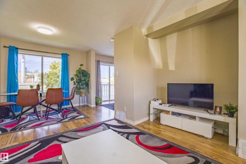 1534 49A Street Nw, Edmonton, AB - Indoor