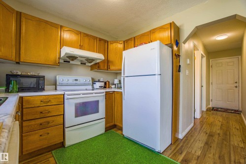 1534 49A Street Nw, Edmonton, AB - Indoor Photo Showing Kitchen