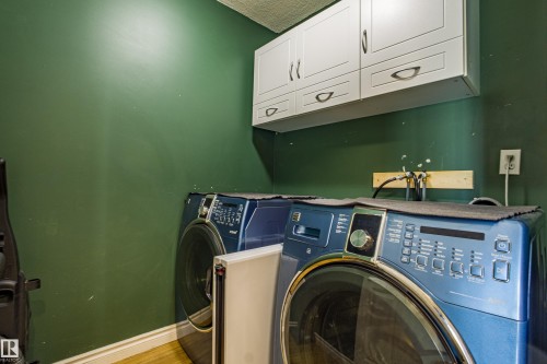 1534 49A Street Nw, Edmonton, AB - Indoor Photo Showing Laundry Room