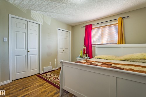 1534 49A Street Nw, Edmonton, AB - Indoor Photo Showing Bedroom