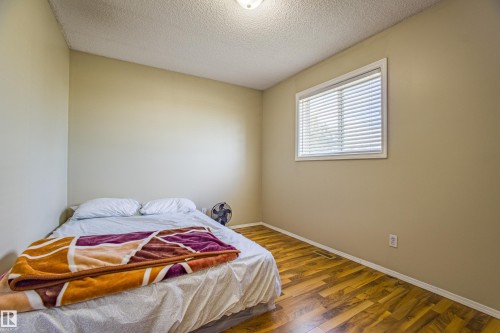 1534 49A Street Nw, Edmonton, AB - Indoor Photo Showing Bedroom