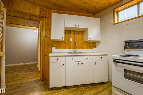 1534 49A Street Nw, Edmonton, AB - Indoor Photo Showing Kitchen