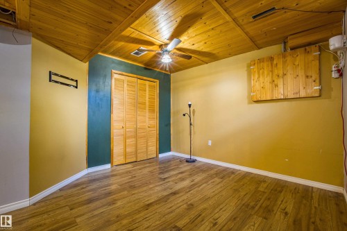 1534 49A Street Nw, Edmonton, AB - Indoor Photo Showing Other Room