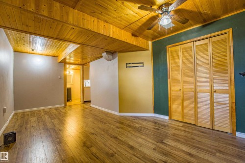 1534 49A Street Nw, Edmonton, AB - Indoor Photo Showing Other Room