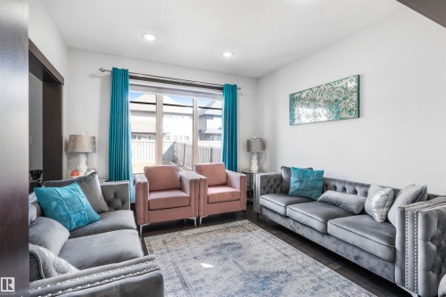 3223 Allan Way, Edmonton, AB - Indoor Photo Showing Living Room