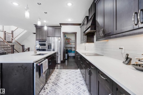 3223 Allan Way, Edmonton, AB - Indoor Photo Showing Kitchen With Upgraded Kitchen