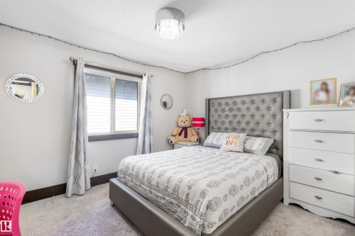 3223 Allan Way, Edmonton, AB - Indoor Photo Showing Bedroom